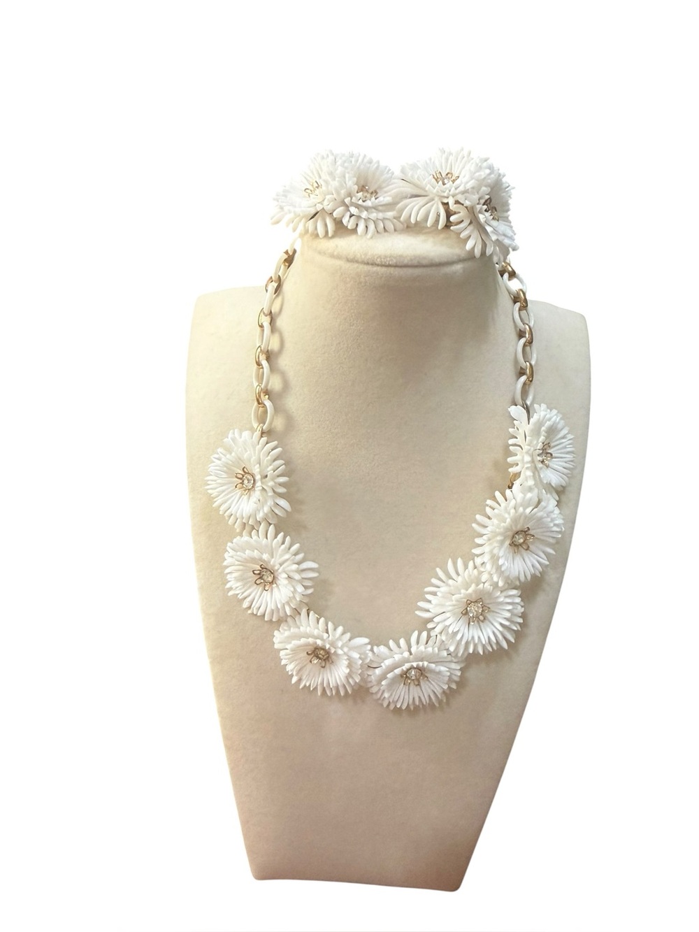 Vintage Lisner White Floral Statement Necklace & Earrings Demi Parure - Picture 4 of 9